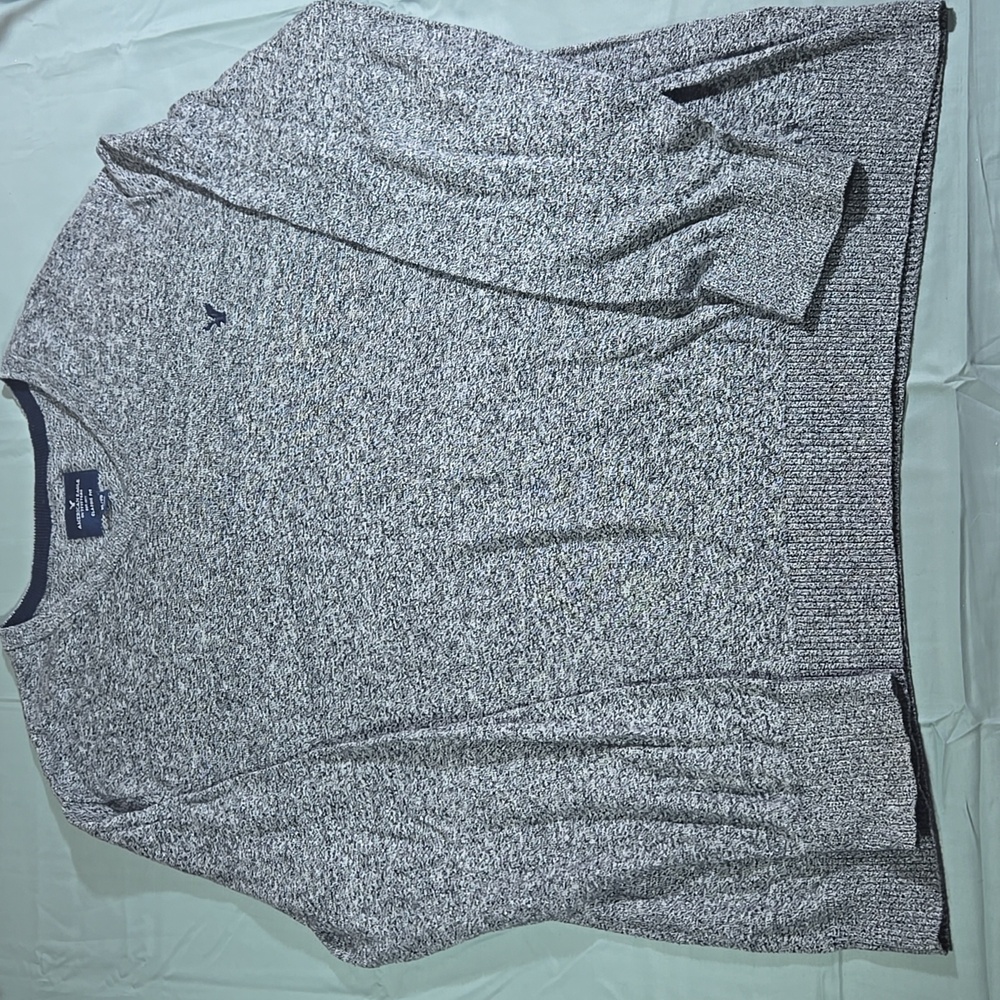 American Eagle Outfitters Classic Fit Mens XL Gray Sweater V Neck Pull Over
